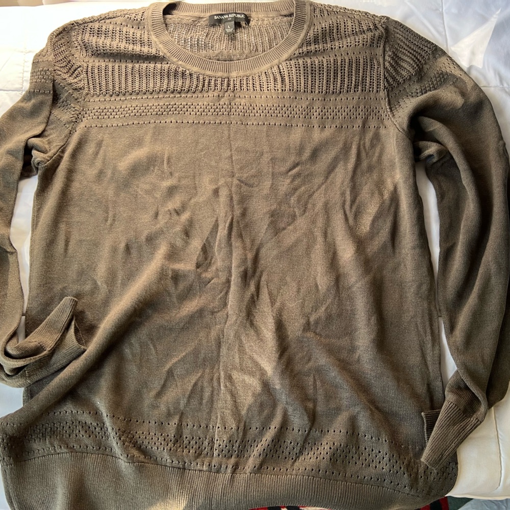Banana Republic Women’s Olive Green lightweight Sweater